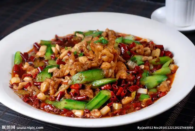 p>干红大嘴蛙是一道以牛蛙,笋尖为主要食材制作的一道荤菜. /p>