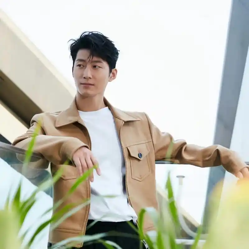 窦骁最近事业心爆棚,只因他想撕掉身上"吃软饭"的标签,可由于他这些年