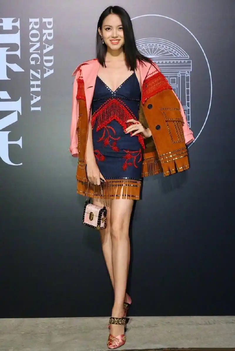 张梓琳 超级模特[鲜花]