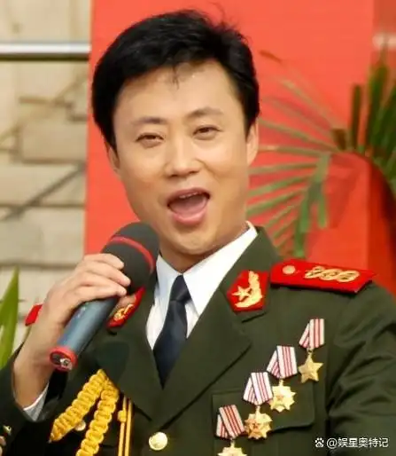 70后军旅歌手耿为华:女粉丝倒追2年,离婚那天和女儿抱头痛哭