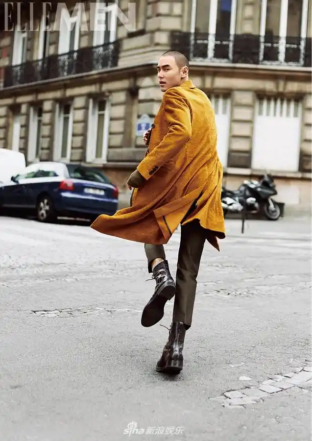 阮经天光头造型型格不减骑行漫步撩力爆表