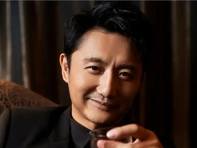 著名演员涂松岩个人资料:中年才红,妻子是圈外人,为家庭甘愿不接戏