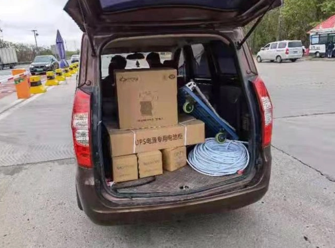 面包车主忍无可忍不能拉货也不能拉人我要这车干啥