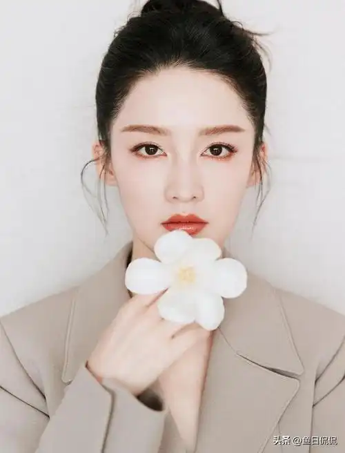 李沁 简约大气,干练利落