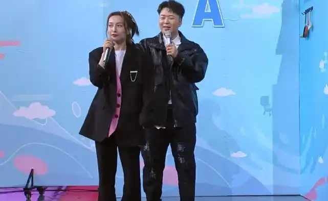 175丁程鑫与180杜海涛同框,身高差成"槽点",究竟谁在说谎