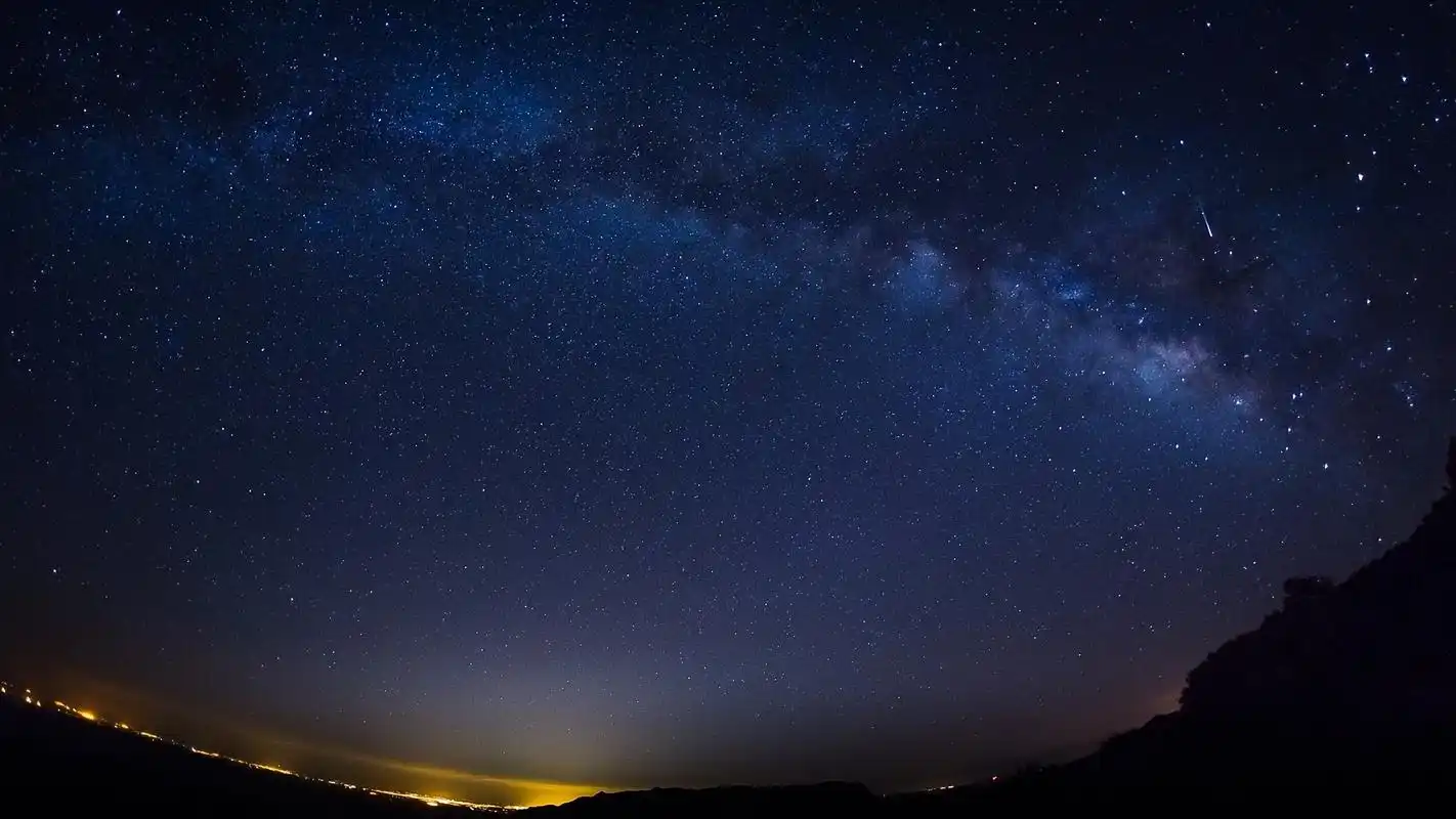 唯美幽邃的星空摄影高清宽屏壁纸