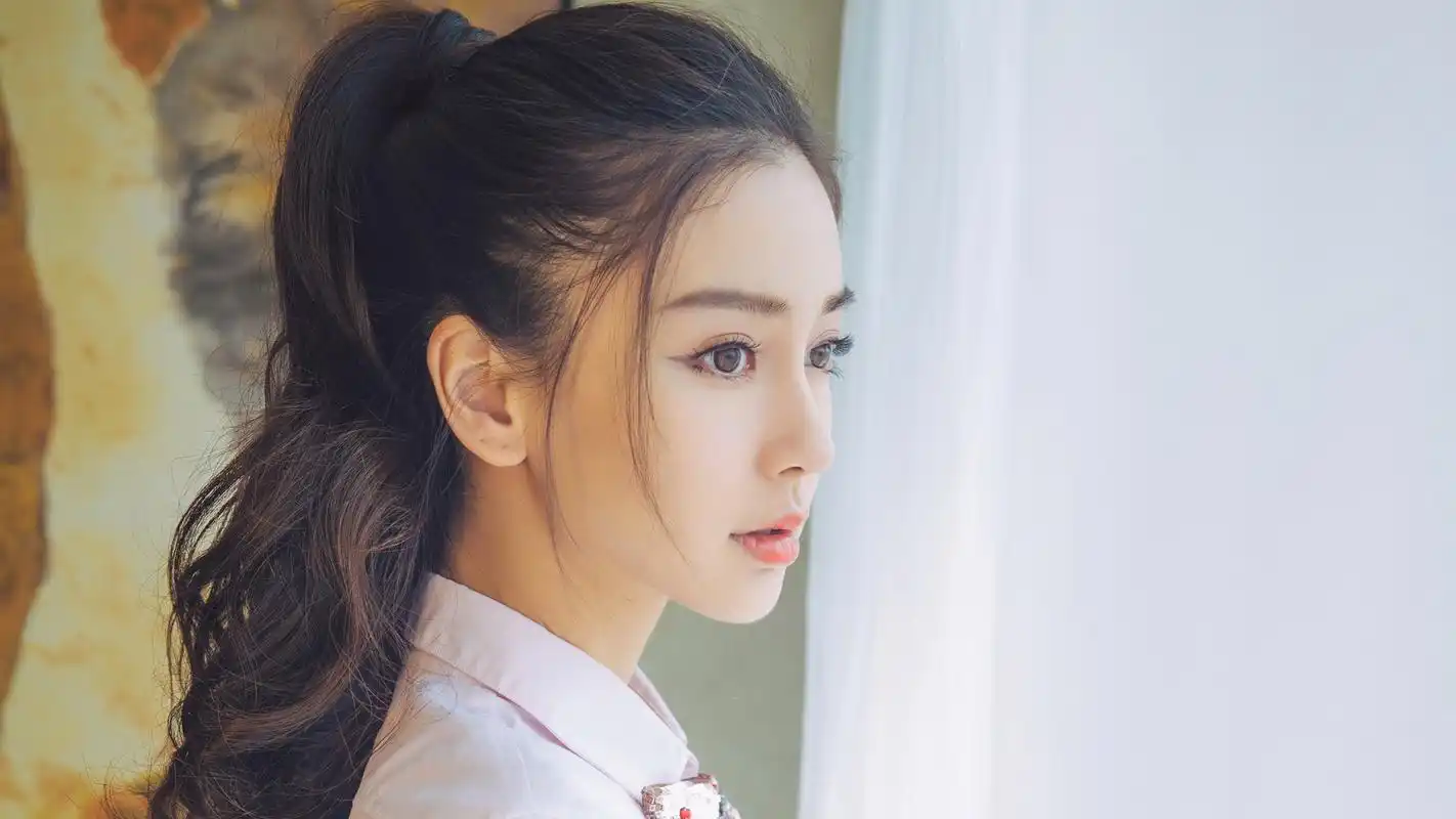 俏皮可爱杨颖高清壁纸_漂亮的俏皮杨颖