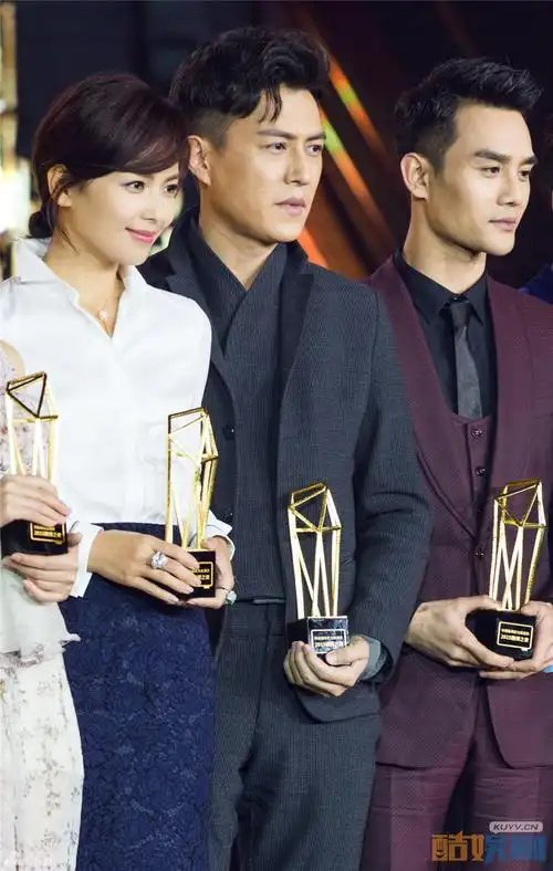 靳东参加活动照