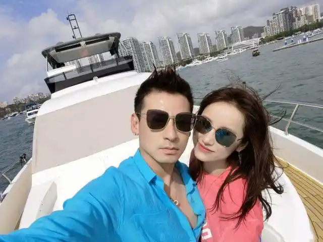 张彬彬和老婆结婚照片(张彬彬过山车)-天晟网