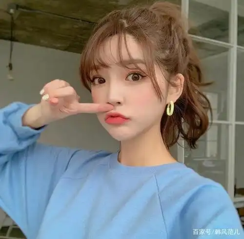头像感的韩风女孩,嘟嘟嘴的样子真的好可爱吖!