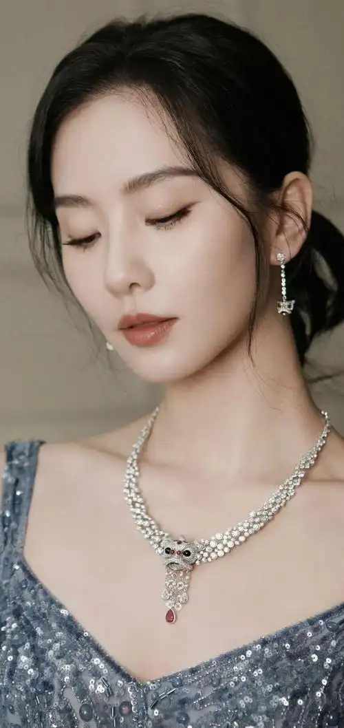 刘诗诗气质出众_网易订阅