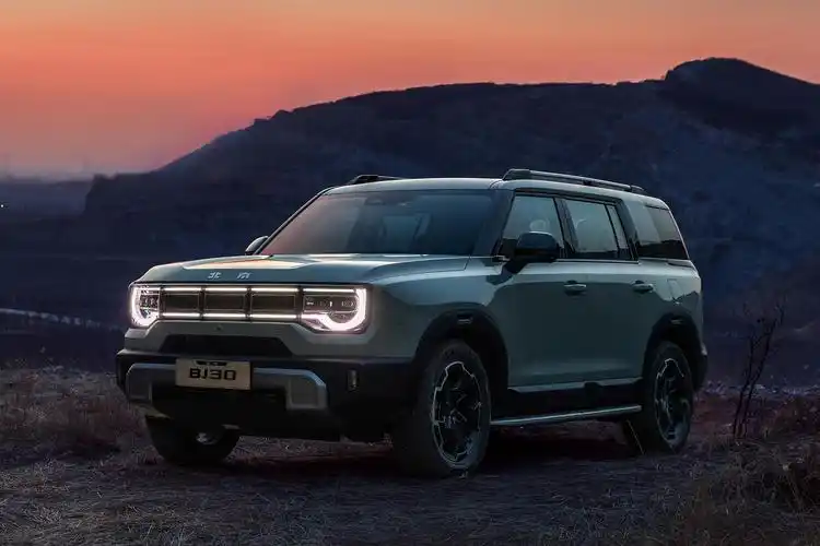 北京汽车 bj30 suv 上市:可选油混四驱,9.99 万 - 13.69 万元