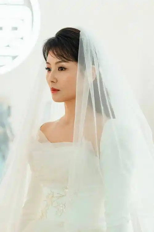 演员刘涛,4年帮丈夫还清4亿,婆婆是她后盾_王珂_李友荣_时候