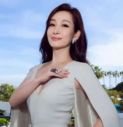 秦海璐大胆自爆高考英语仅7分,网友惊呼:怎么做到的?_明星_支持_时代