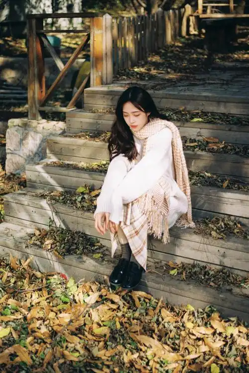 女生日常写真人像摄影,推荐7个姿势和技巧,拍出简约自然美