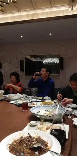 2019年11月28日,金秋相聚浦东杨州饭店,下午1点30分部分农友,到浦东