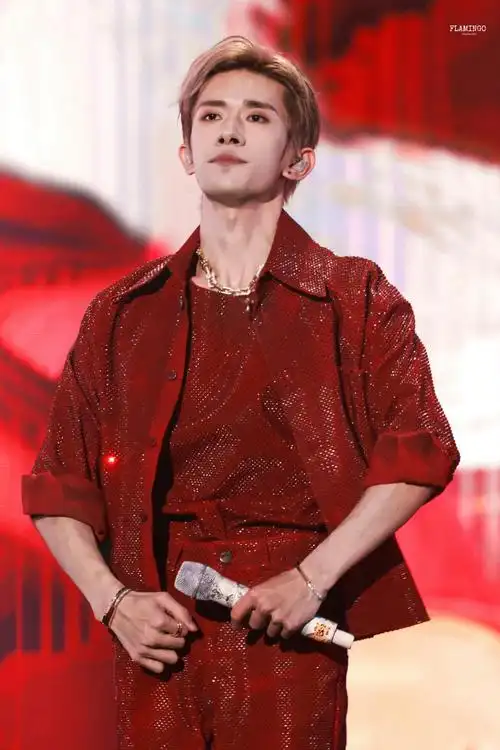 t杂志集齐tfboys##易烊千玺十稔终章皆成序