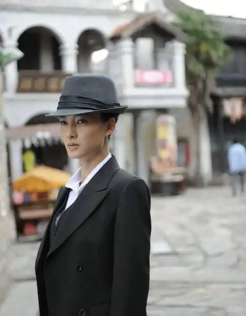 王丽坤在《五号特工组》中饰演高寒,这部剧是2009年出品,2012年在各个