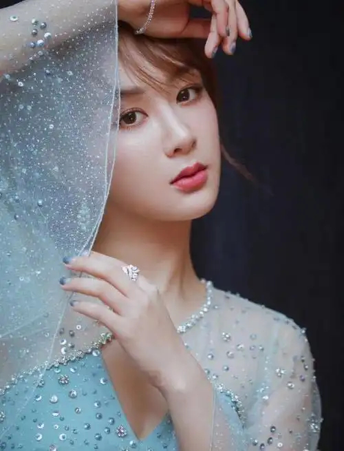 新剧热度突破3000万31岁的杨紫早已推翻了宋丹丹13年前的预测