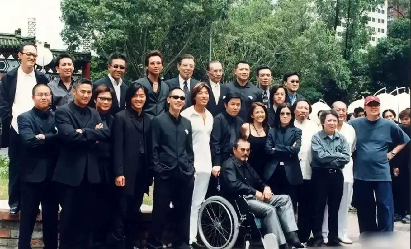 当年的古惑仔剧组合影!他们站一起,真没几个像好人!