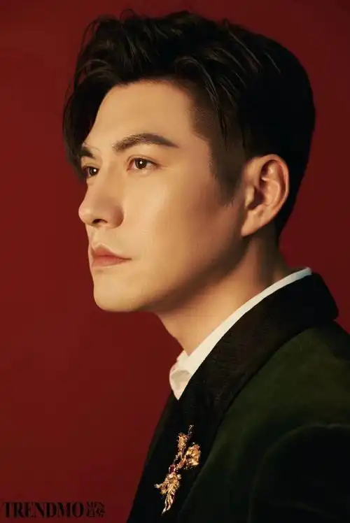 521心动狙击严屹宽登杂志封面演绎国风大片再现侧颜杀