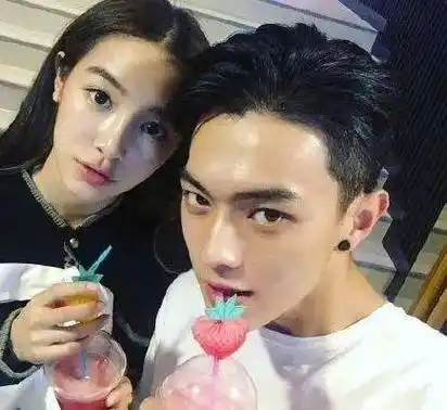 许凯前女友疑似曝光,两人曾拍贴脸合照,女方是于正力捧的新人_张楠