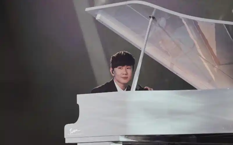 【林俊杰弹钢琴混剪】微笑不去辩驳,观察不去争斗,手指没有停过