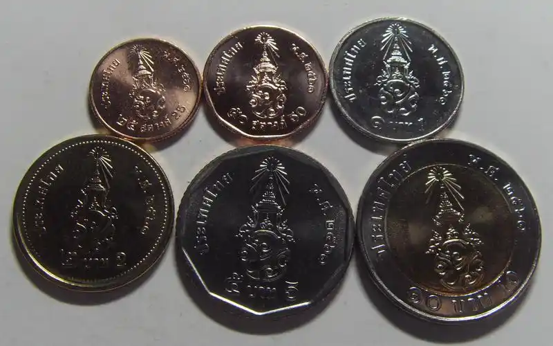 泰国2018年 6枚 ,新套币 - -- 玛哈 · 哇集拉隆功 国王(大图展示)