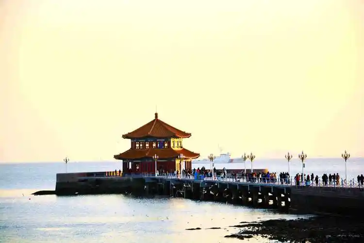 美丽的青岛栈桥