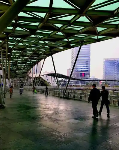 深圳最牛天桥和特别的"海王大厦"