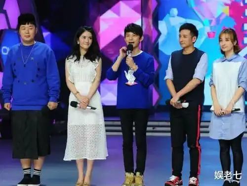 所以综合以上关晓彤和李维嘉的对比,华晨宇的身高在165-170之间波动