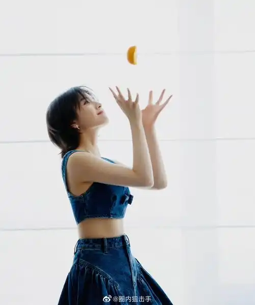 李兰迪晒露腰裙大片,露腰好好看啊,这身材也太让人羡慕了呀!