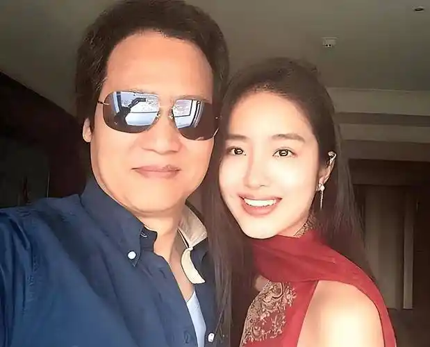 昔日清纯模样一去不返_杨采钰_陈金飞_自然