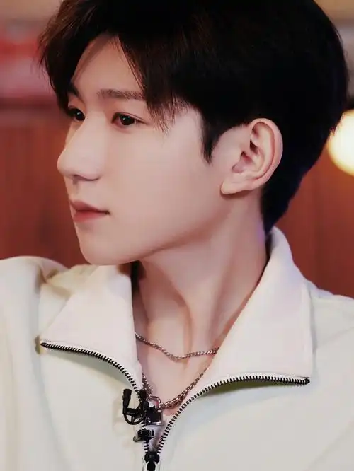 王源头像惊艳n个瞬间