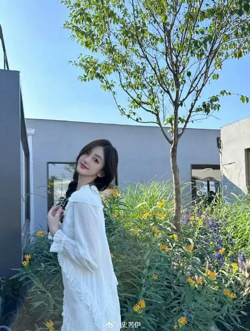 林更新女友正面照