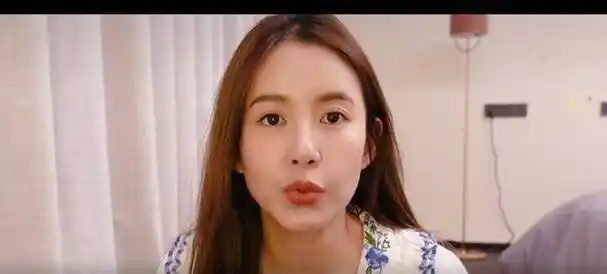 陈赫术后脚踝浮肿,不能落地终日坐轮椅,张子萱对其照顾无微不至_妻子