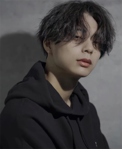 日系定位烫纹理烫 帅气阳光帅哥发型_男生烫发 - 美发站