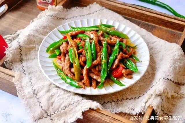 家庭经典小炒菜,杭椒牛柳这样制作,吃起来汁浓滑润,清香微辣