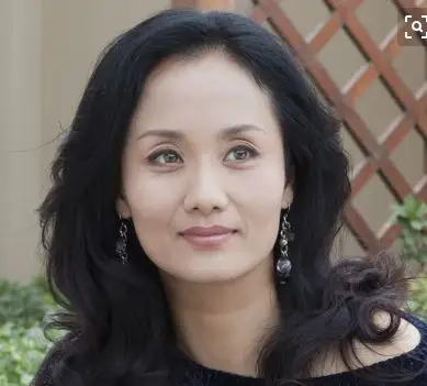 女儿是奥运冠军,"儿子"是当红明星!52岁的她达到人生巅峰_李颖