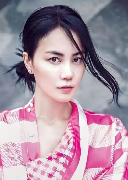 王菲有时还会晒出两人的"甜蜜瞬间",可见十岁的年龄差根本完全