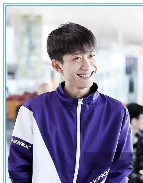 当张一山与杨紫同现机场, 网友直呼,,刘星没变, 夏雪却像换了个人