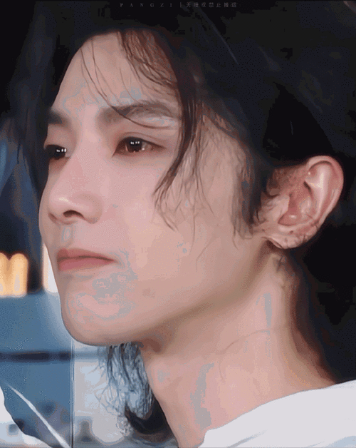 再拍两张##华晨宇一个月才回吴彤微信