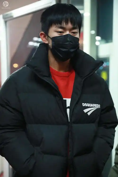 千玺送你一朵小红花##易烊千玺后座剧场#易烊千玺韦一航(宝贝你在笑啥