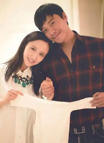 曝佟丽娅离婚将净身出户 是真是假? 老公陈思诚疑似与多名女子有