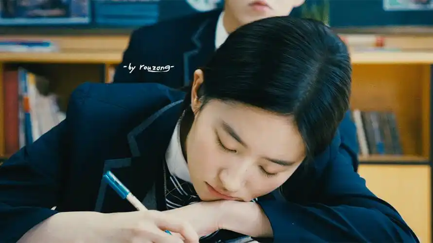 刘亦菲穿校服旧照流出 清纯让人心动