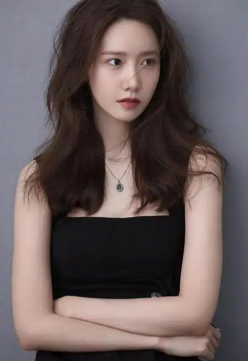 林允儿的小我材料