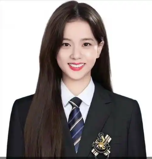 朴彩英朴彩英出生于新西兰,是blackpink组合的主唱和领