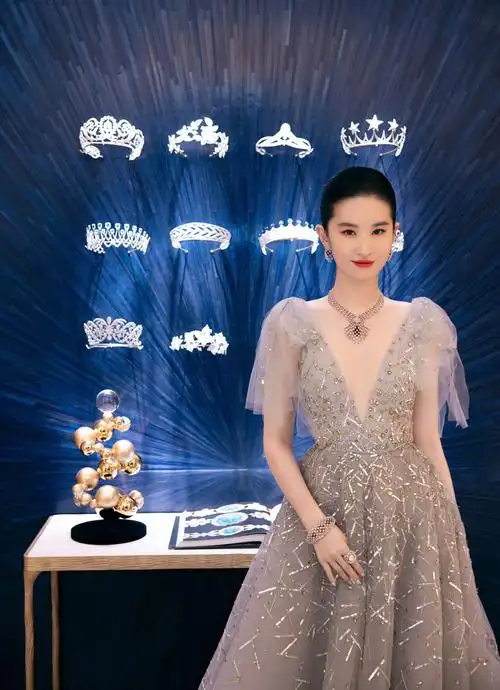 刘亦菲出席「尚美巴黎chaumet」国贸商城高级精品店开幕一周年庆典