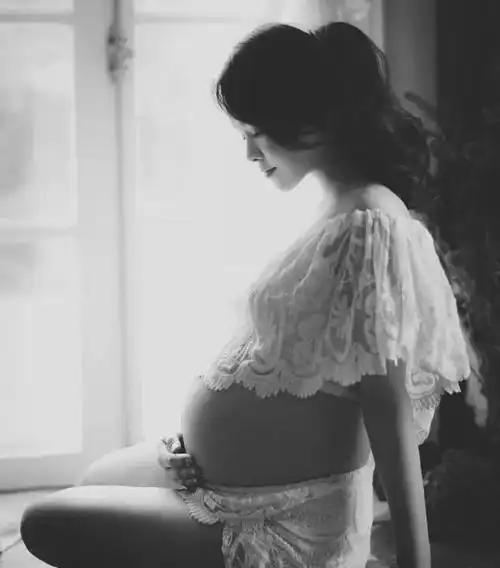 耐心!林心如最新大肚照"忐忑不安"-第1张图片-霓裳博客