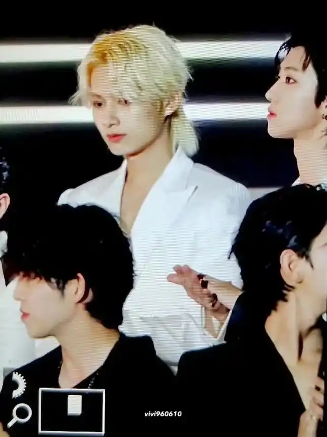 论俊尼和浅发色的匹配度#文俊辉 #seventeen #向全 - 抖音